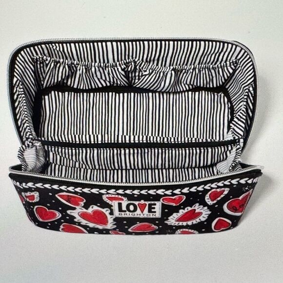 THE BRIGHTON HEARTS A FLUTTER COSMETIC BAG. - Picture 6 of 8